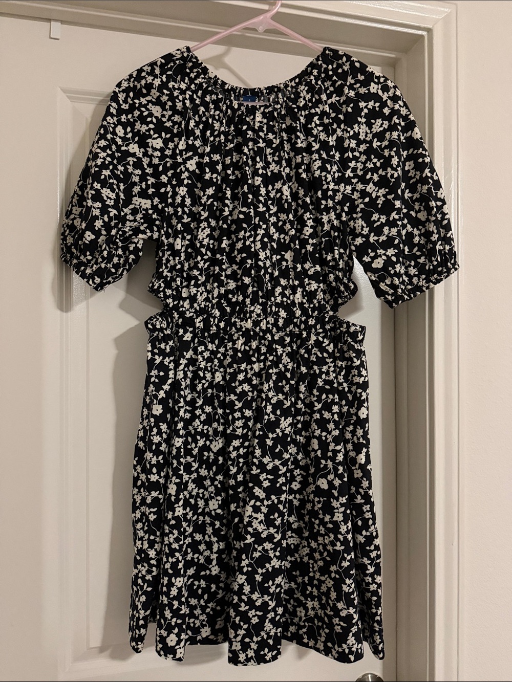 Old Navy Black and White Floral Short Sleeve Dress